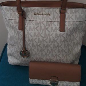 Michael Kors Purse & Wallet Set